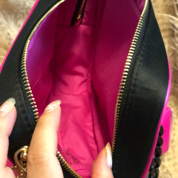 Prada cosmetic pouch &Chain - Picture 6 of 6